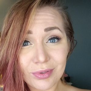 Meet your Posher, Madelyn